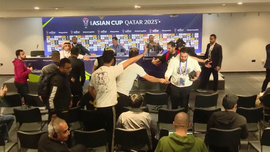 Tin nóng thể thao tối 2/2: Cựu sao bóng chuyền đăng quang Hoa khôi Hà Nội, Việt Nam tiếp tục thua Indonesia  - Ảnh 4.