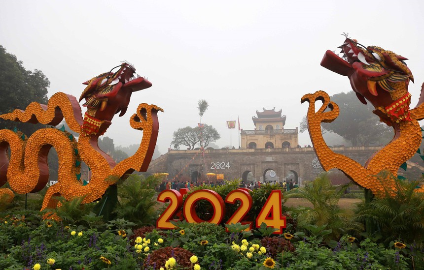 Thả cá chép, dựng cây nêu đón Xuân Giáp Thìn tại Hoàng thành Thăng Long - Ảnh 1.