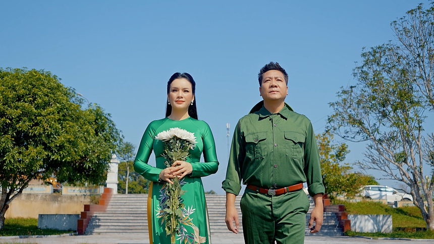 Ca sĩ Tân Nhàn ra album sau hai năm từng tuyệt vọng vì mất giọng hát - Ảnh 2. Ca sĩ Tân Nhàn ra album sau hai năm từng tuyệt vọng vì mất giọng hát - Ảnh 2.