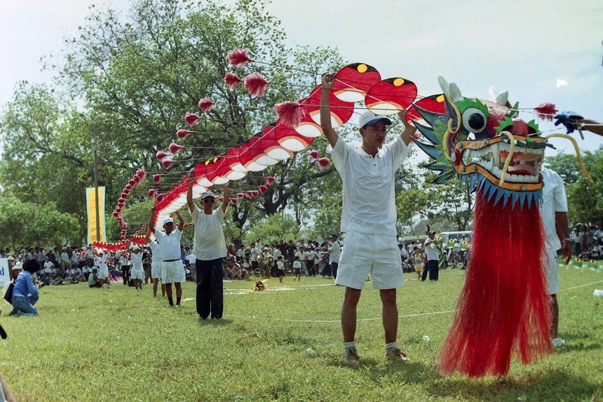 Cuộc đời sau ống kính: Nhớ cánh diều rồng xứ Huế - Ảnh 1.