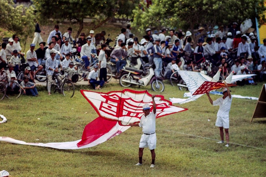 Cuộc đời sau ống kính: Nhớ cánh diều rồng xứ Huế - Ảnh 2.