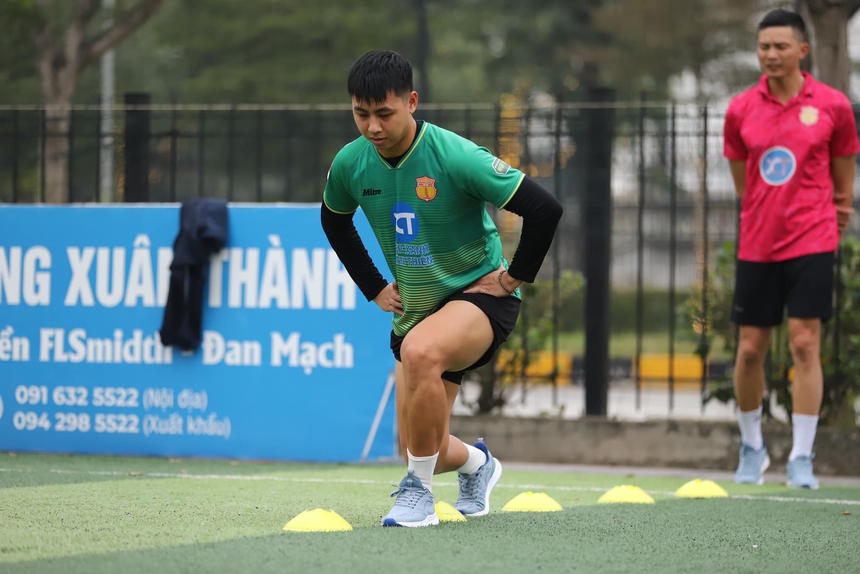 Tin nóng bóng đá Việt 2/2: Patrik Lê Giang khao khát khoác áo ĐT Việt Nam, SLNA chia tay công thần - Ảnh 5.