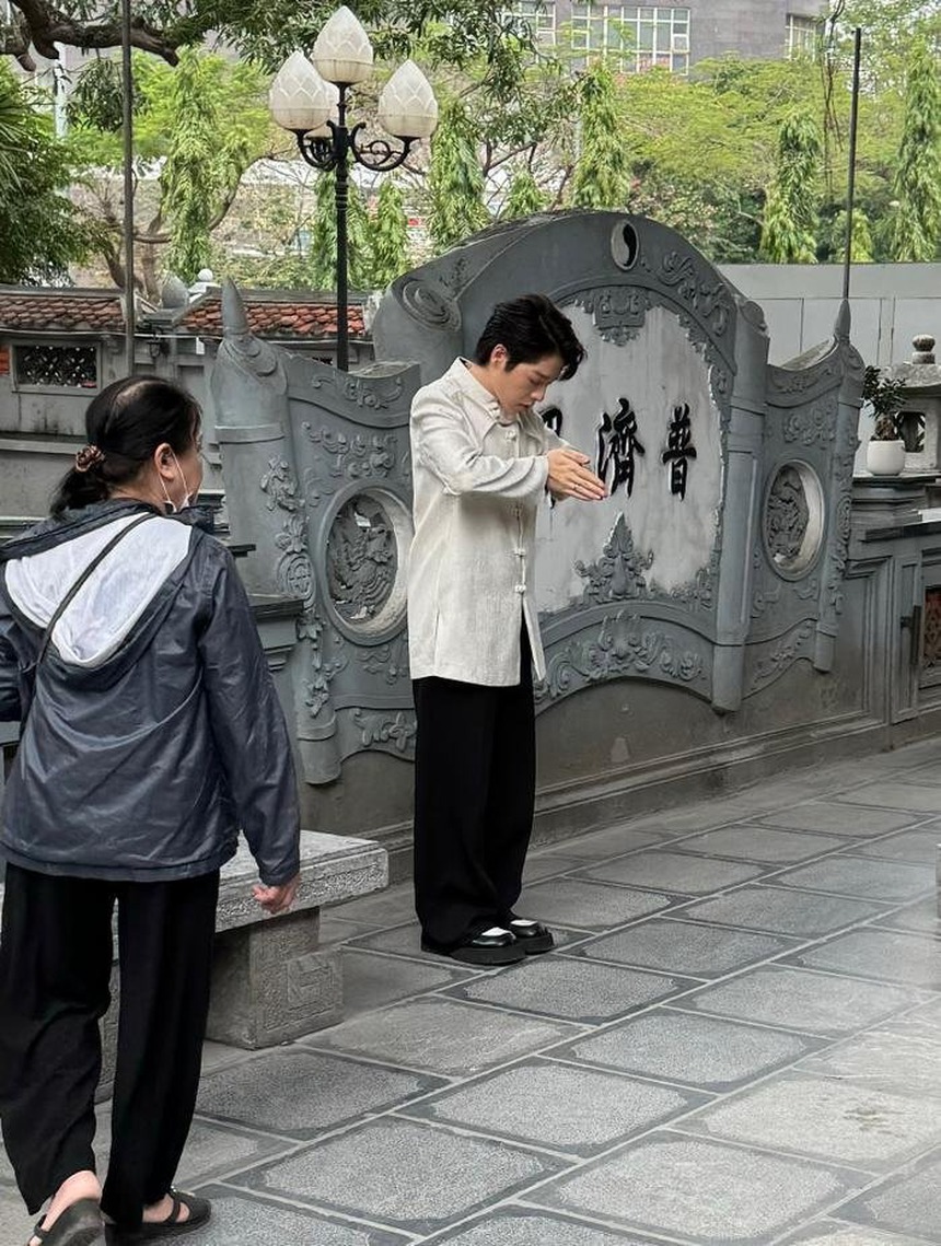 Hé lộ lý do Đức Phúc đến chùa Hà, chính thức ‘mở bát’ Valentine 2024 - Ảnh 1.