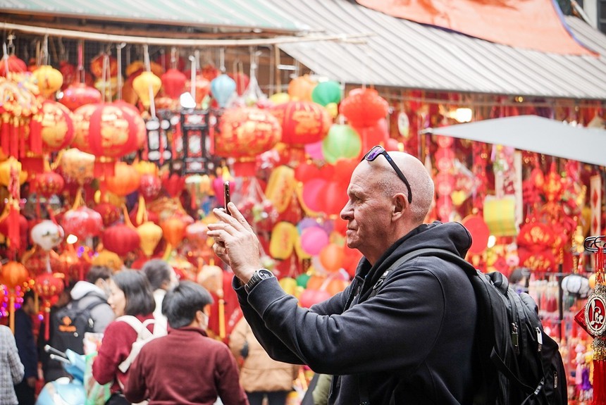 Nhộn nhịp chợ hoa Hàng Lược những ngày cận Tết - Ảnh 4.