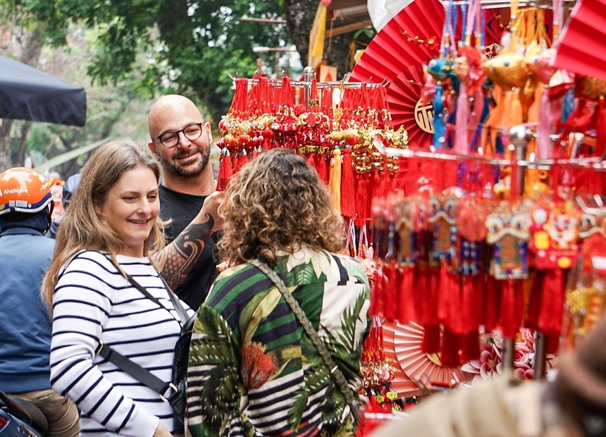 Nhộn nhịp chợ hoa Hàng Lược những ngày cận Tết - Ảnh 5.