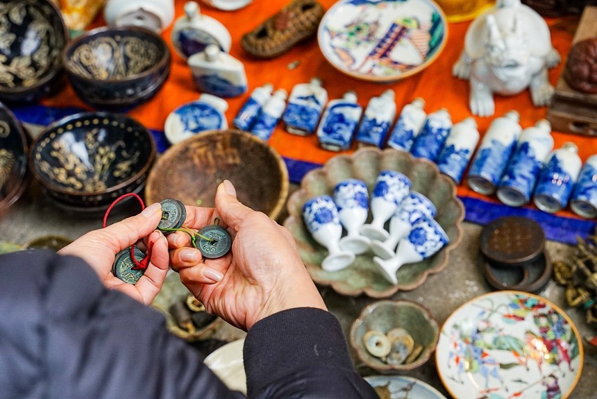 Nhộn nhịp chợ hoa Hàng Lược những ngày cận Tết - Ảnh 8.