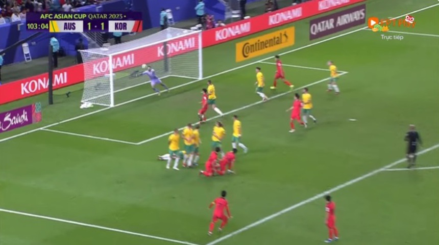 Son Heung Min thể hiện đẳng cấp ngôi sao với siêu phẩm đá phạt loại Australia, công đầu thuộc về hai đồng đội thông minh - Ảnh 4.