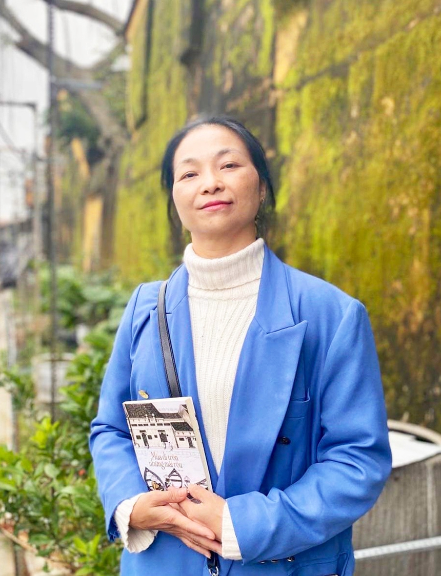 Nhà văn Nguyễn Thị Anh Đào với 'Mùa hoa phố Hội' - Ảnh 1.