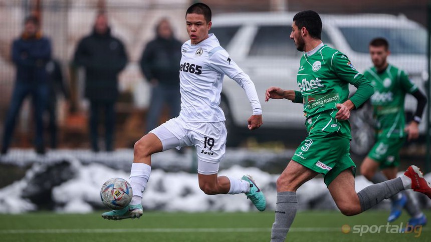 Sao trẻ Việt kiều được CLB cũ của Messi săn đón vừa cùng cháu danh thủ Hà Lan thắng đậm ở châu Âu - Ảnh 2.