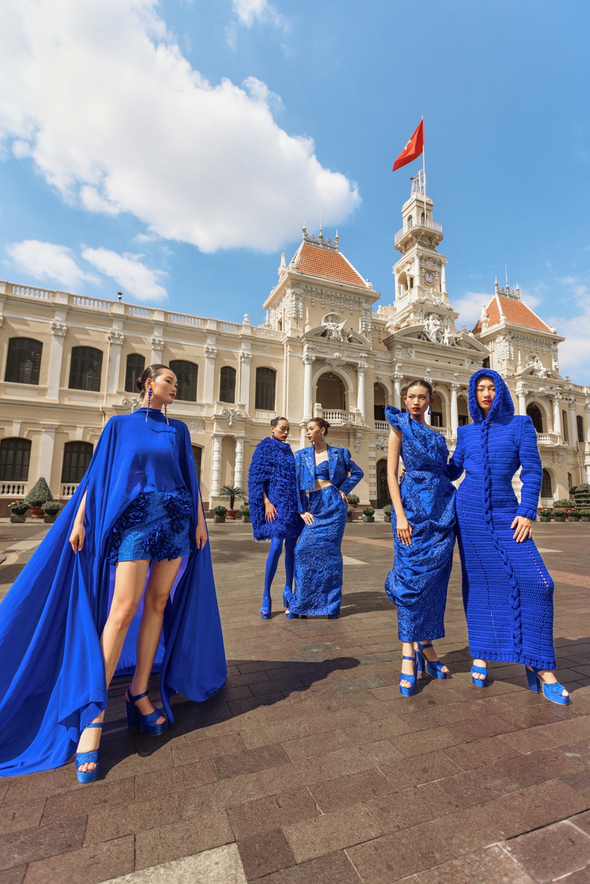 VUNGOC&SON quảng bá mùa xuân TP.HCM qua váy áo rực rỡ - Ảnh 2. VUNGOC&SON quảng bá mùa xuân TP.HCM qua váy áo rực rỡ - Ảnh 2.