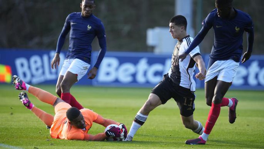 Cầu thủ Việt kiều ghi bàn thắng lịch sử ở giải đầu hàng đầu châu Âu, khó về Việt Nam vì 1 lý do - Ảnh 2. Cầu thủ Việt kiều ghi bàn thắng lịch sử ở giải đầu hàng đầu châu Âu, khó về Việt Nam vì 1 lý do - Ảnh 2.