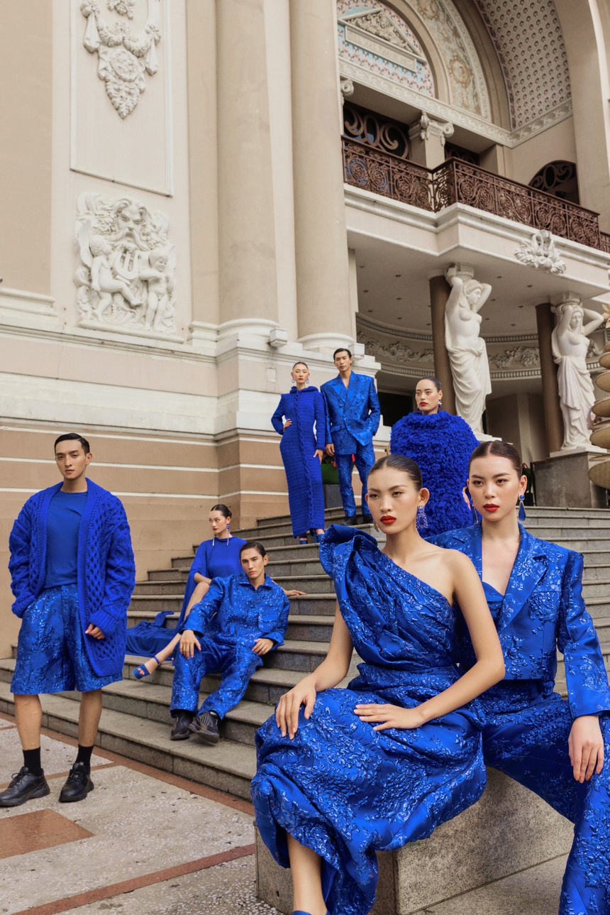 VUNGOC&SON quảng bá mùa xuân TP.HCM qua váy áo rực rỡ - Ảnh 4. VUNGOC&SON quảng bá mùa xuân TP.HCM qua váy áo rực rỡ - Ảnh 4.