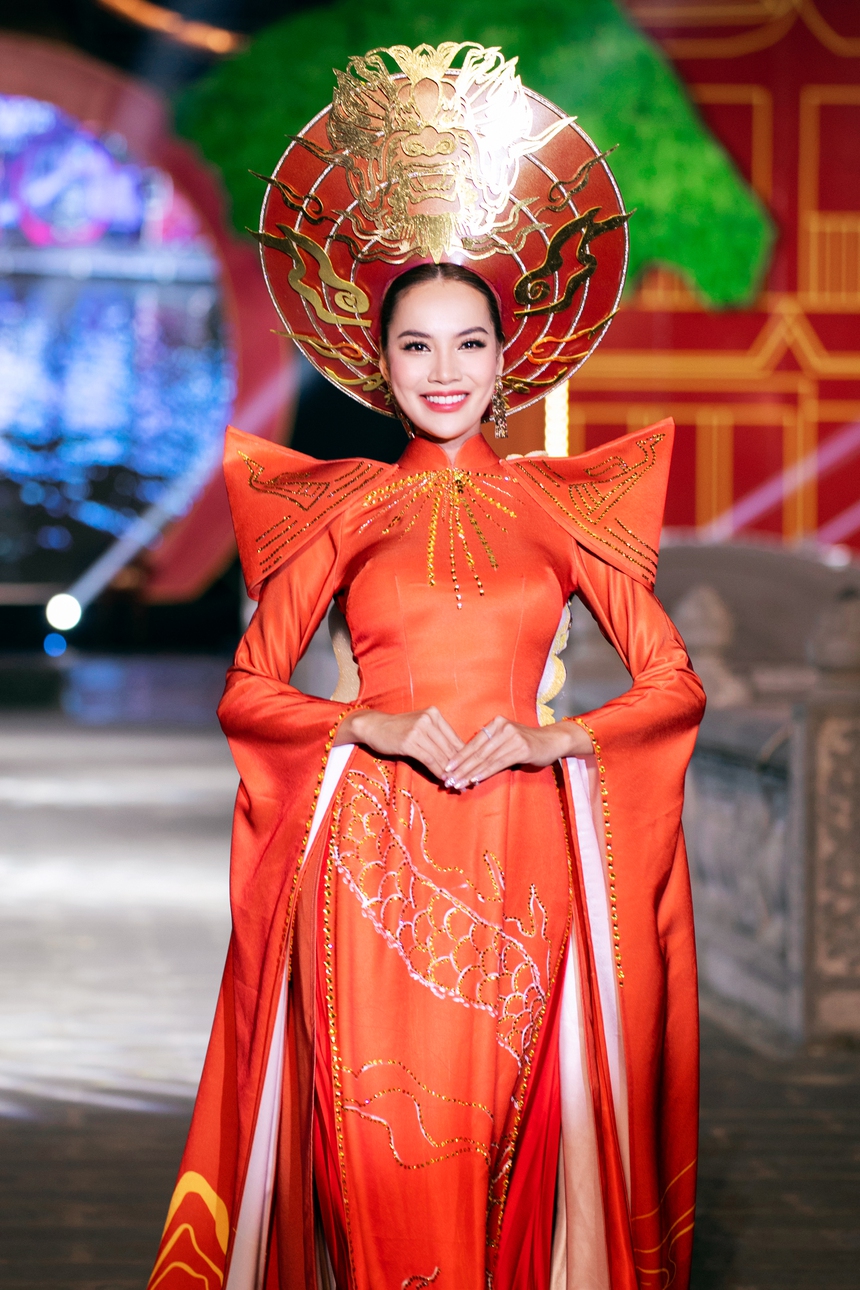 NTK Thạch Linh tôn vinh văn hóa, du lịch tâm linh bằng thời trang - Ảnh 2.