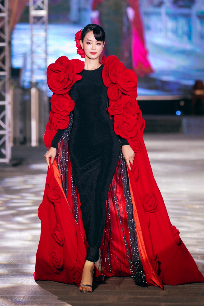 NTK Thạch Linh tôn vinh văn hóa, du lịch tâm linh bằng thời trang - Ảnh 8.