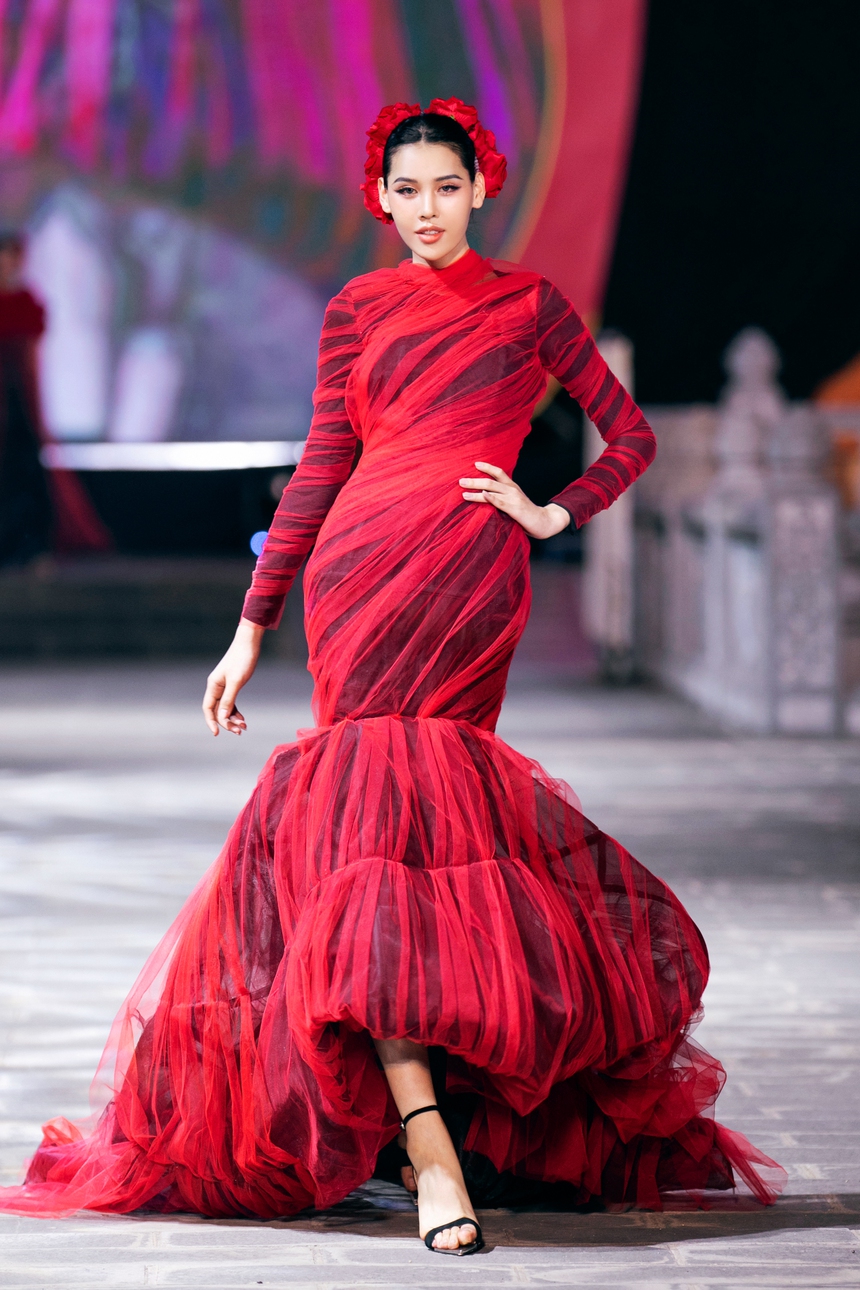 NTK Thạch Linh tôn vinh văn hóa, du lịch tâm linh bằng thời trang - Ảnh 9.