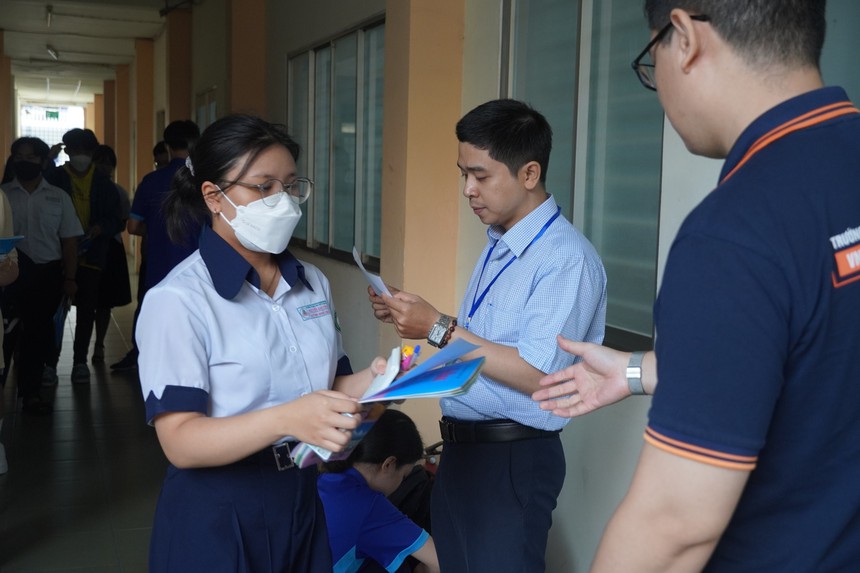 Lượng thí sinh đăng ký thi đánh giá năng lực Đại học Quốc gia Thành phố Hồ Chí Minh thấp - Ảnh 1.