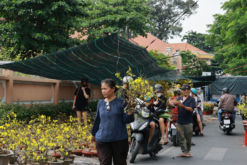 Thành phố Hồ Chí Minh: Nắng nóng gay gắt sau Tết do ảnh hưởng của El Nino - Ảnh 2.