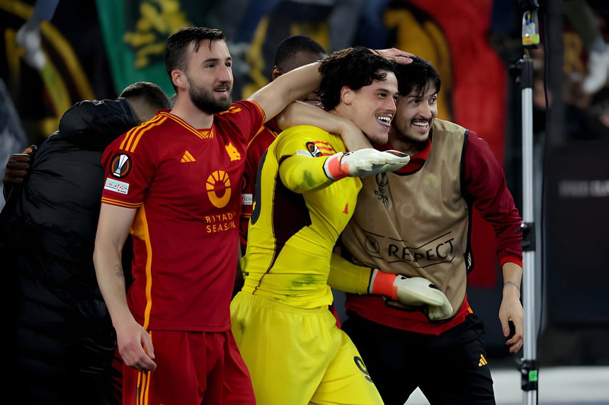 Kết quả Europa League: AC Milan 'toát mồ hôi' tại nước Pháp, Roma thắng nghẹt thở dù Lukaku đá hỏng 11m - Ảnh 3.