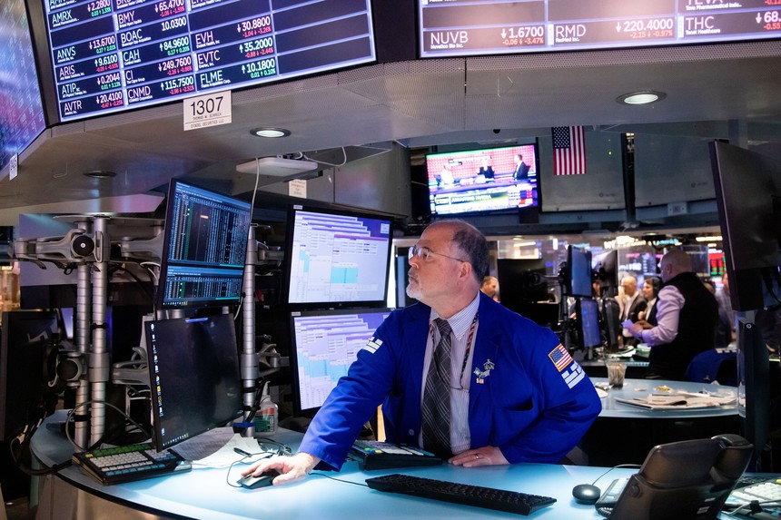 Chứng khoán Mỹ phản ứng bất ngờ sau biên bản cuộc họp của Fed - Ảnh 1. Chứng khoán Mỹ phản ứng bất ngờ sau biên bản cuộc họp của Fed - Ảnh 1.