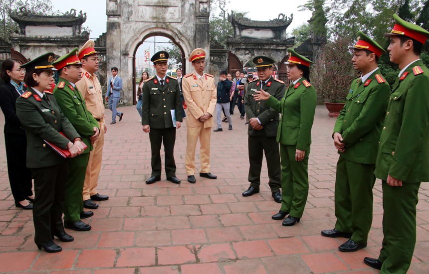 Đảm bảo an ninh, an toàn tại Lễ hội Khai ấn Đền Trần Xuân Giáp Thìn 2024 - Ảnh 1.