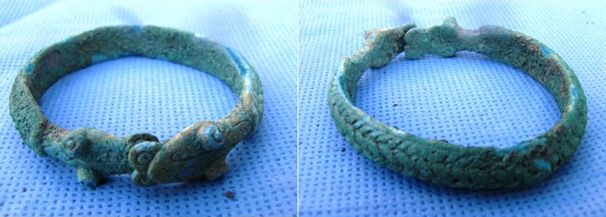 Những chiếc vòng Đông Sơn mang hình tượng rắn - Ảnh 3.