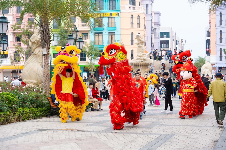 Gần nửa triệu lượt khách "cập bến" Grand World trong kỳ nghỉ Tết Nguyên đán 2024 - Ảnh 5.