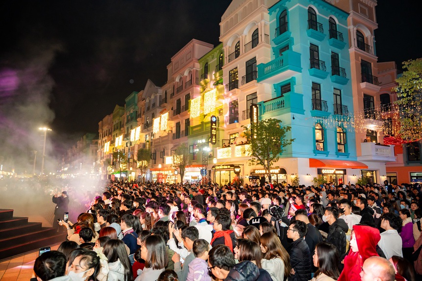 Gần nửa triệu lượt khách "cập bến" Grand World trong kỳ nghỉ Tết Nguyên đán 2024 - Ảnh 7.