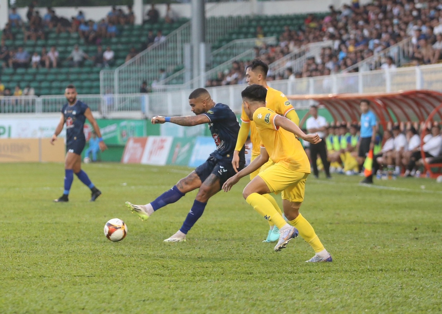 HLV Văn Sỹ Sơn nói lời phũ phàng về Đình Bắc - Ảnh 2. HLV Văn Sỹ Sơn nói lời phũ phàng về Đình Bắc - Ảnh 2.