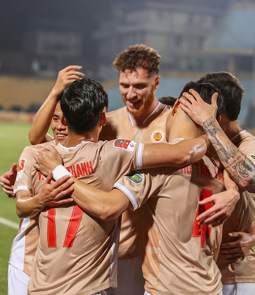 CAHN "giải cứu" uy tín HLV Kiatisuk - Ảnh 2.