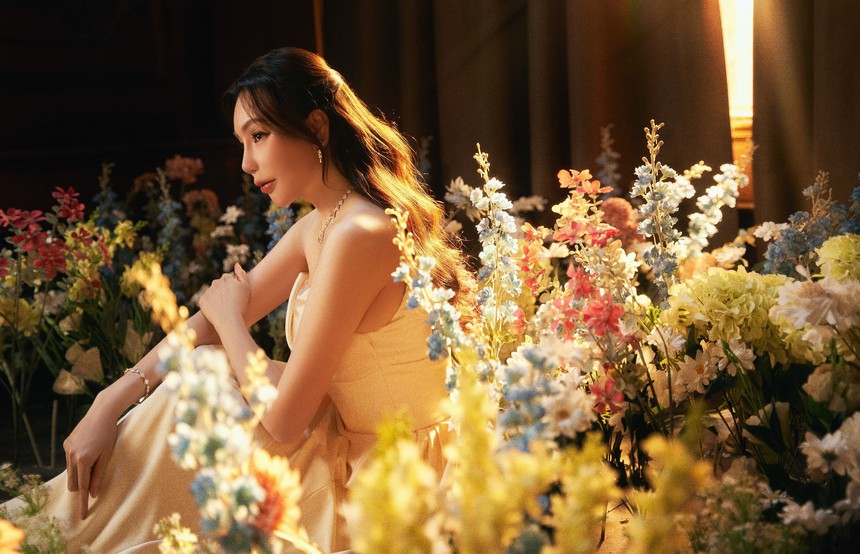 Nhan sắc Hồ Quỳnh Hương khi thể hiện ca khúc cuối cùng cố nhạc sĩ Xuân Phương gửi - Ảnh 2.