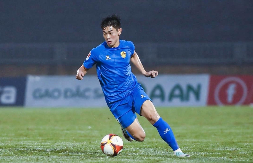 Ngôi sao mới của ĐT Việt Nam bị đội V-League phạt nội bộ, tương lai mù mịt vì vô kỷ luật - Ảnh 2. Ngôi sao mới của ĐT Việt Nam bị đội V-League phạt nội bộ, tương lai mù mịt vì vô kỷ luật - Ảnh 2.