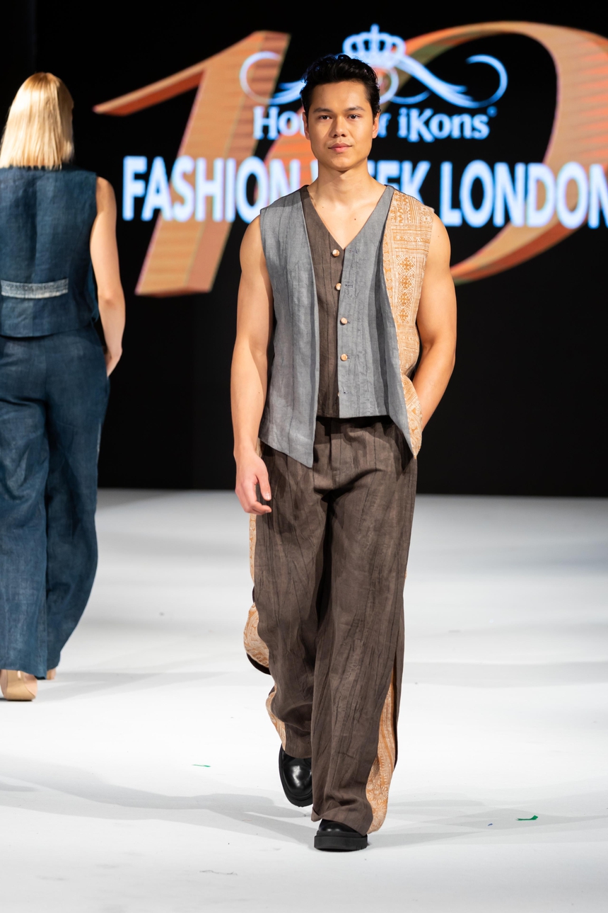 NTK La Phạm mang thổ cẩm Việt lên sàn diễn thời trang London - Ảnh 4. NTK La Phạm mang thổ cẩm Việt lên sàn diễn thời trang London - Ảnh 4.