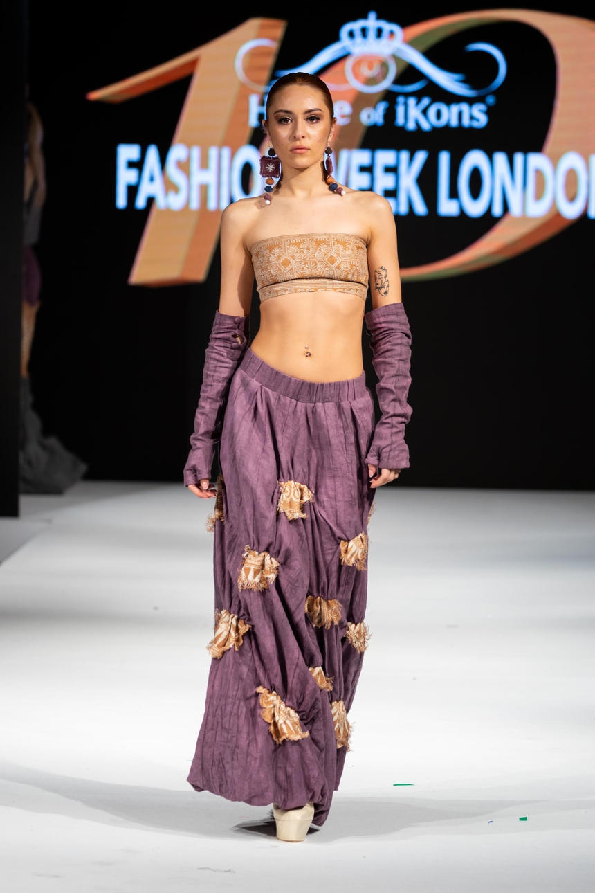 NTK La Phạm mang thổ cẩm Việt lên sàn diễn thời trang London - Ảnh 6. NTK La Phạm mang thổ cẩm Việt lên sàn diễn thời trang London - Ảnh 6.