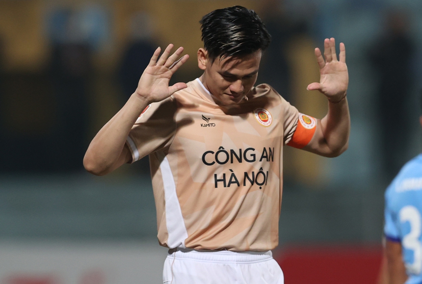 Bóng lăn trong tuần: Tôi là đội trưởng! - Ảnh 1. Bóng lăn trong tuần: Tôi là đội trưởng! - Ảnh 1.