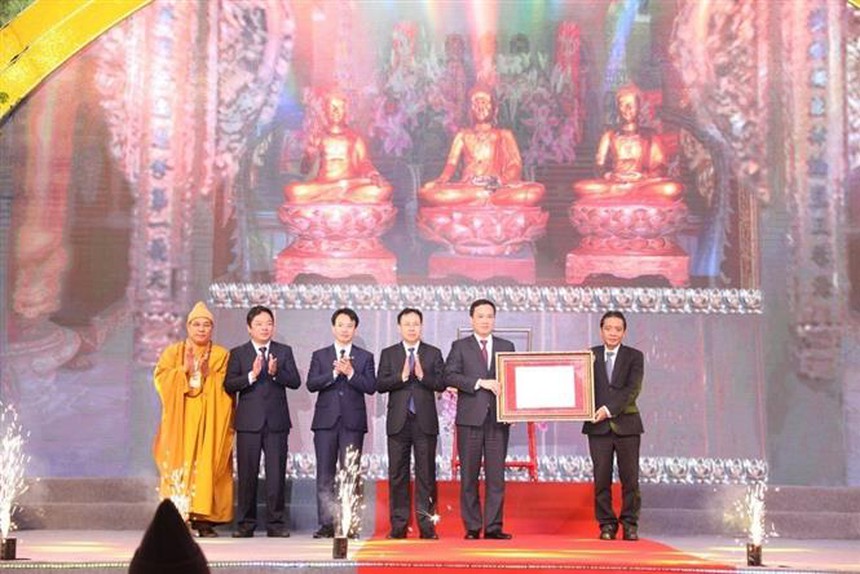 Khai hội mùa Xuân Côn Sơn Kiếp Bạc năm 2024 - Ảnh 2. Khai hội mùa Xuân Côn Sơn Kiếp Bạc năm 2024 - Ảnh 2.