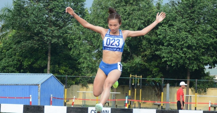 Sau giải Cống hiến thể thao 2023, Nguyễn Thị Oanh tiếp tục có những chiến tích chói lọi trên đường chạy - Ảnh 4.