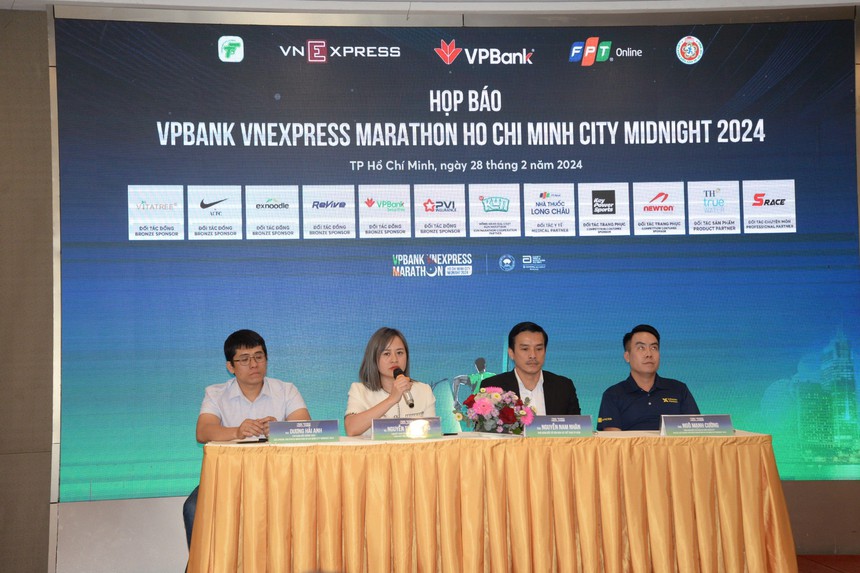 Hơn 11 nghìn người tham gia giải chạy đêm TP.HCM - Ảnh 2. Hơn 11 nghìn người tham gia giải chạy đêm TP.HCM - Ảnh 2.