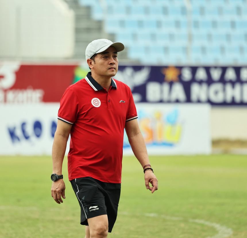 Tin nóng bóng đá Việt 28/2: Văn Thanh nói về HLV Kiatisuk, HLV Popov trách học trò - Ảnh 4.