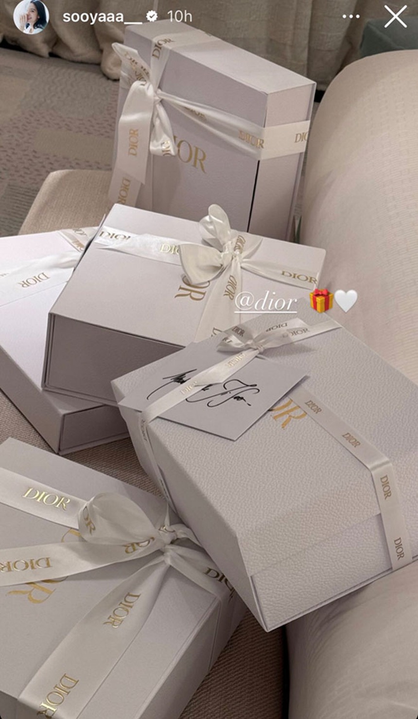 Jisoo Blackpink được Dior đối xử đặc biệt, nhiếp ảnh gia 'tranh giành' nữ thần tượng tại Tuần lễ thời trang Paris - Ảnh 9. Jisoo Blackpink được Dior đối xử đặc biệt, nhiếp ảnh gia 'tranh giành' nữ thần tượng tại Tuần lễ thời trang Paris - Ảnh 9.