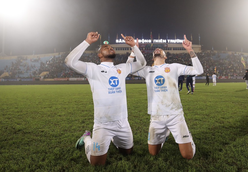 Vòng 11 Night Wolf V-League 2023/24: “Siêu kịch tính” ở thành Nam - Ảnh 1.