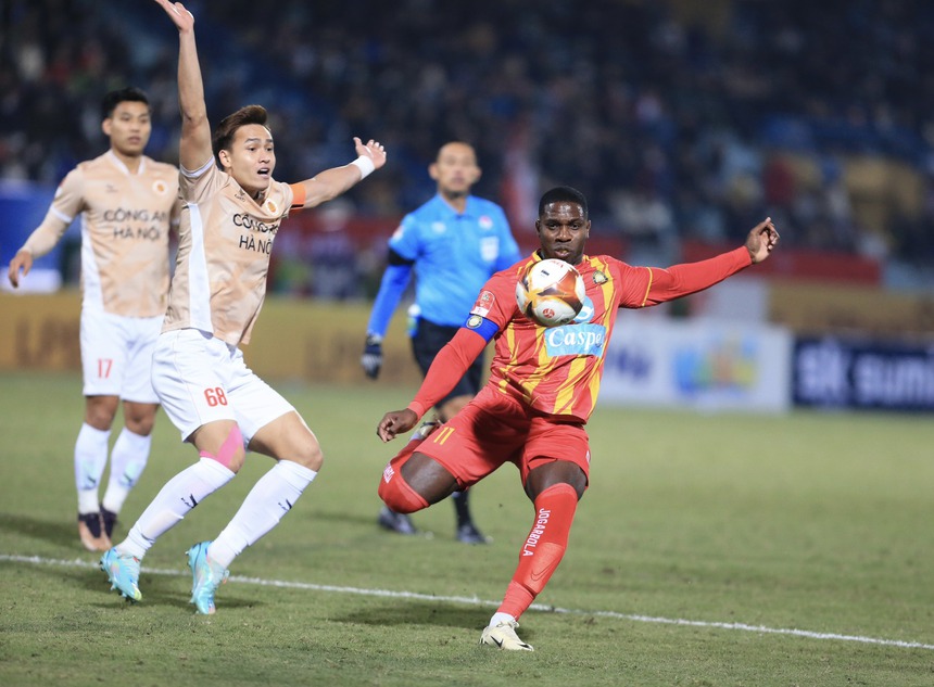 Tin nóng bóng đá Việt 28/2: Văn Thanh nói về HLV Kiatisuk, HLV Popov trách học trò - Ảnh 5.