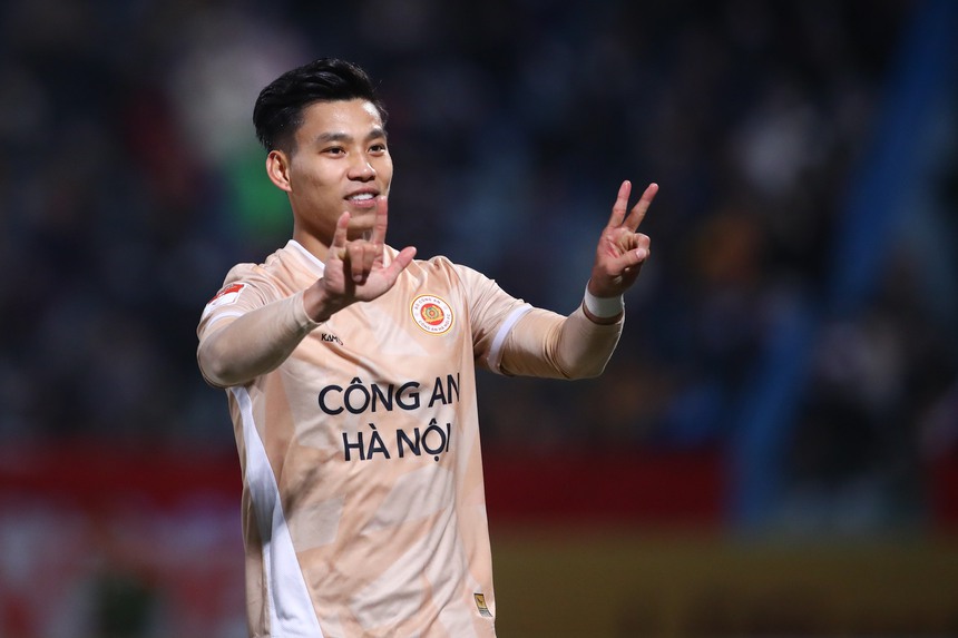 Tin nóng bóng đá Việt 28/2: Văn Thanh nói về HLV Kiatisuk, HLV Popov trách học trò - Ảnh 2.