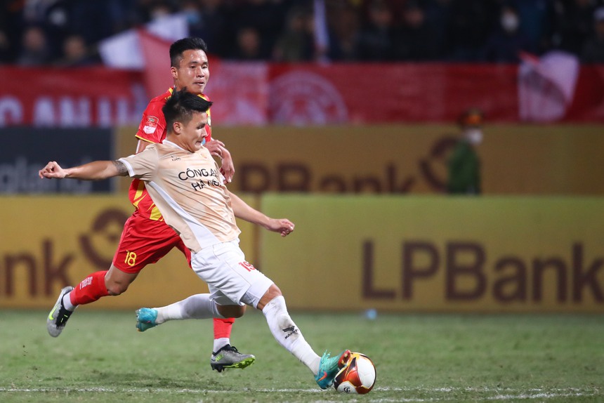 Vua phá lưới nội Quang Hải "lột xác" ở CAHN, HLV Troussier tham khảo "Zico Thái" - Ảnh 1.