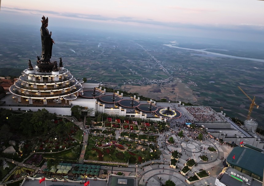 Hơn 1 triệu lượt khách tham quan Khu du lịch quốc gia núi Bà Đen - Ảnh 2.