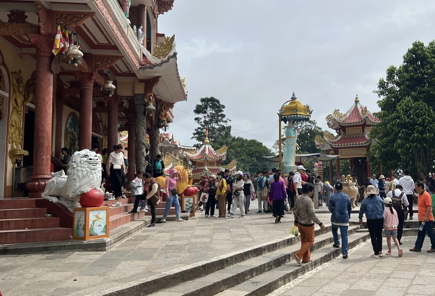 Hơn 1 triệu lượt khách tham quan Khu du lịch quốc gia núi Bà Đen - Ảnh 3.