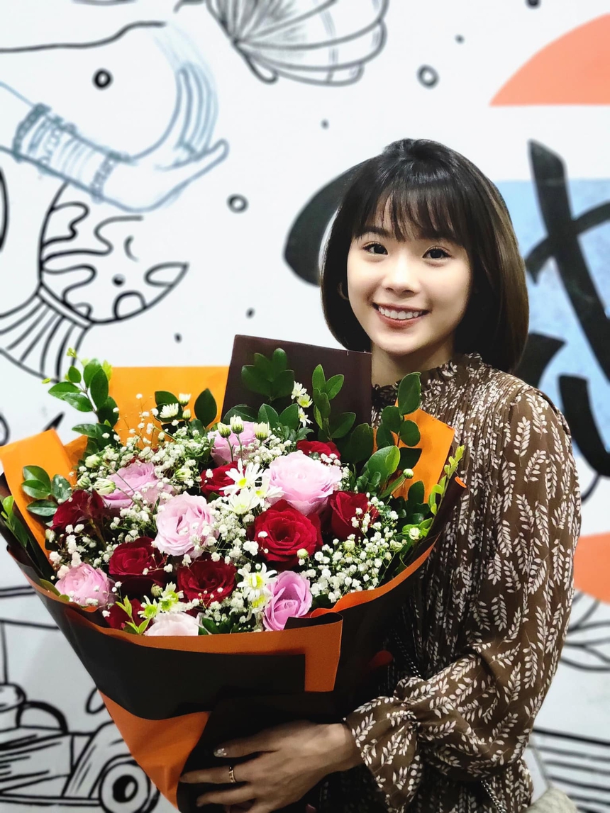 Xông nhà người đẹp cầu lông Nguyễn Thùy Linh: Về nhà là tuyệt nhất! (báo tết) - Ảnh 2. Xông nhà người đẹp cầu lông Nguyễn Thùy Linh: Về nhà là tuyệt nhất! (báo tết) - Ảnh 2.