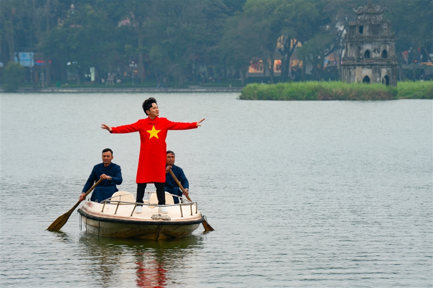 Ca sĩ Tùng Dương: 'Tôi hát ngợi ca sự vươn lên của con người' - Ảnh 4. Ca sĩ Tùng Dương: 'Tôi hát ngợi ca sự vươn lên của con người' - Ảnh 4.