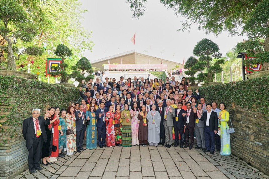 Xuân Quê Hương 2024 - "Thành phố Hồ Chí Minh - Viết tiếp thiên anh hùng ca ngời sáng" - Ảnh 1.