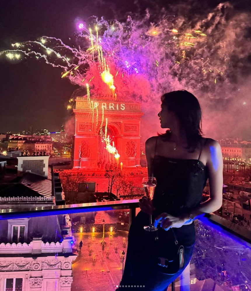 Lisa Blackpink là nhân vật chính trong tiểu thuyết Pháp đầu tiên đào sâu về hậu trường K-pop - Ảnh 4. Lisa Blackpink là nhân vật chính trong tiểu thuyết Pháp đầu tiên đào sâu về hậu trường K-pop - Ảnh 4.