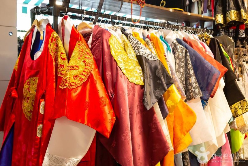 Theo chân Vua Joseon, du hành thời gian tới Seochon - Ảnh 1. Theo chân Vua Joseon, du hành thời gian tới Seochon - Ảnh 1.